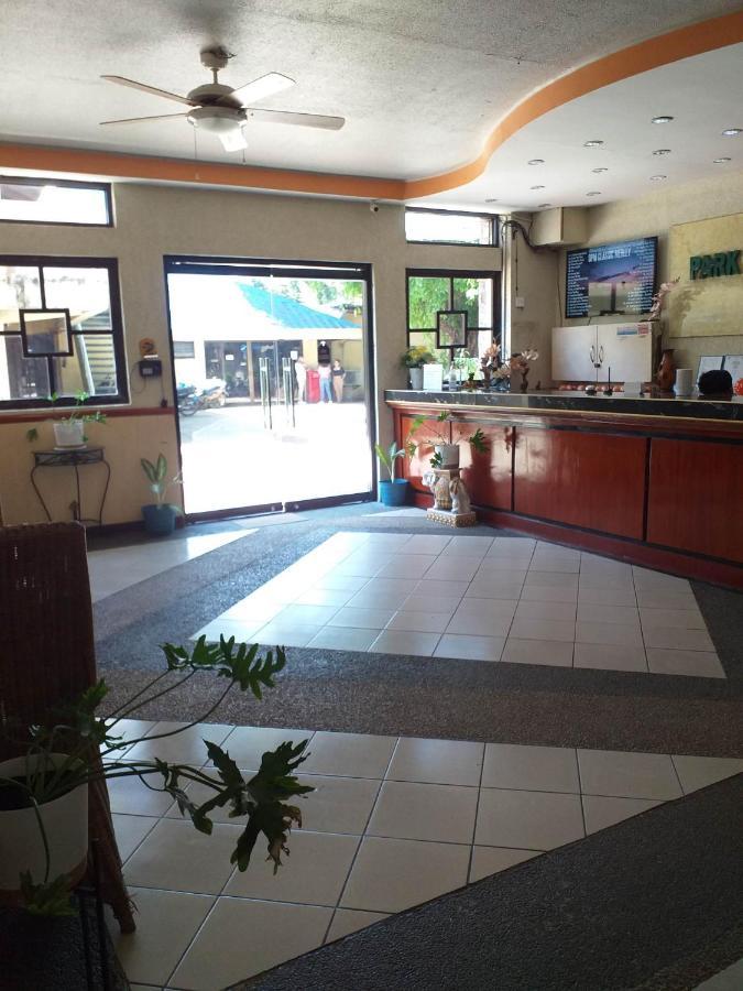 Mactan Airport Hilltop Hotel Lapu-Lapu City Exterior foto